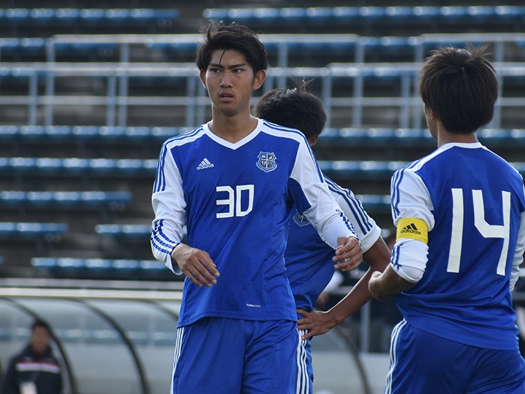 サッカー - そびえ立つ元気印 関学DF小林 | 4years. #学生スポーツ