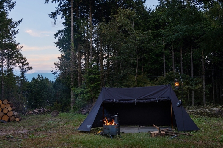 グリップスワニーの秋冬に限定ブラックのパップテント登場！ひとり時間