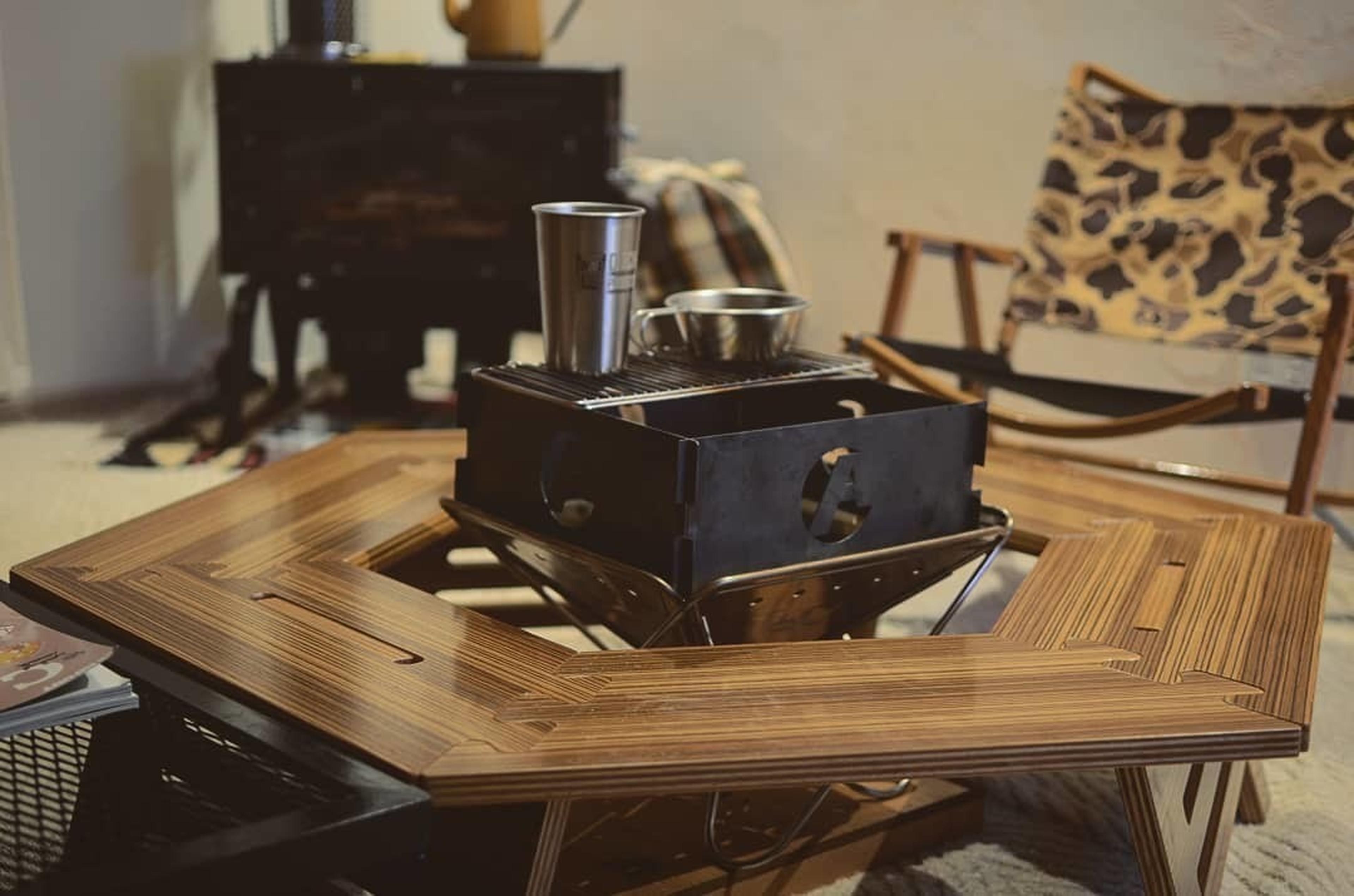 焚き火を愛するキャンパーに勧めたい！「The Arth」のヘキサテーブル