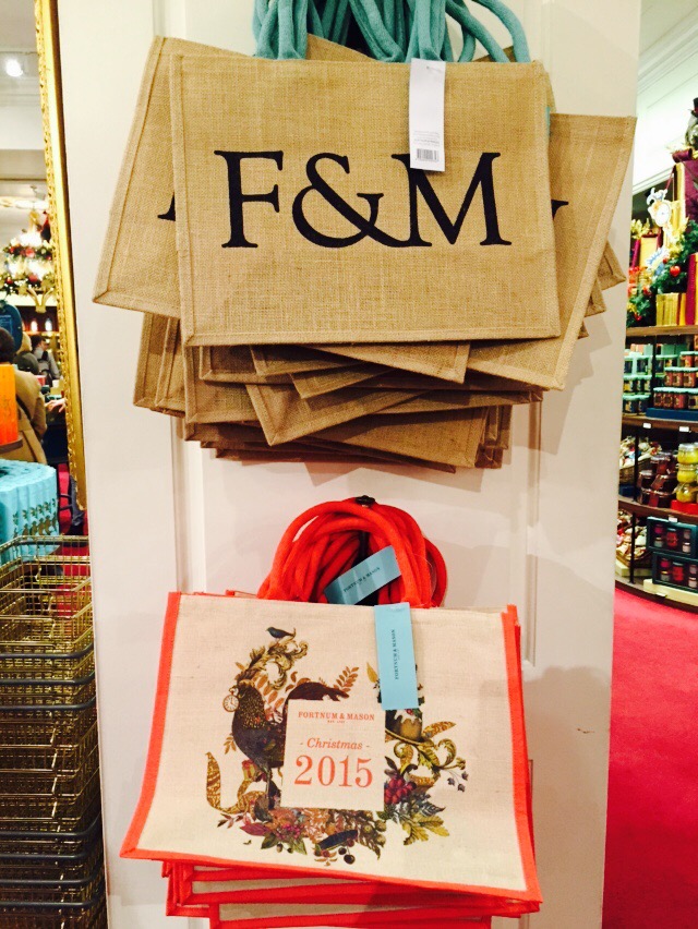 フォートナム＆メイソン – クリスマス限定エコバッグとオーナメント
