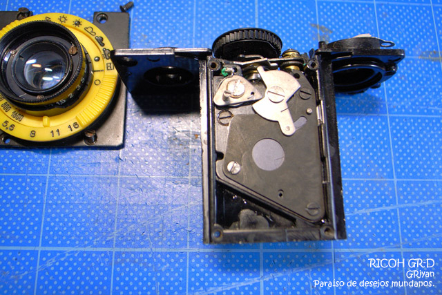 ソビエト製人気のハーフカメラBelomo AGAT18K がやって来た ジャンク