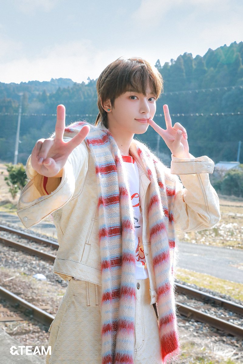 &TEAM 1st SINGLE「五月雨 (Samidare)」Jacket Shoot Behind Photo