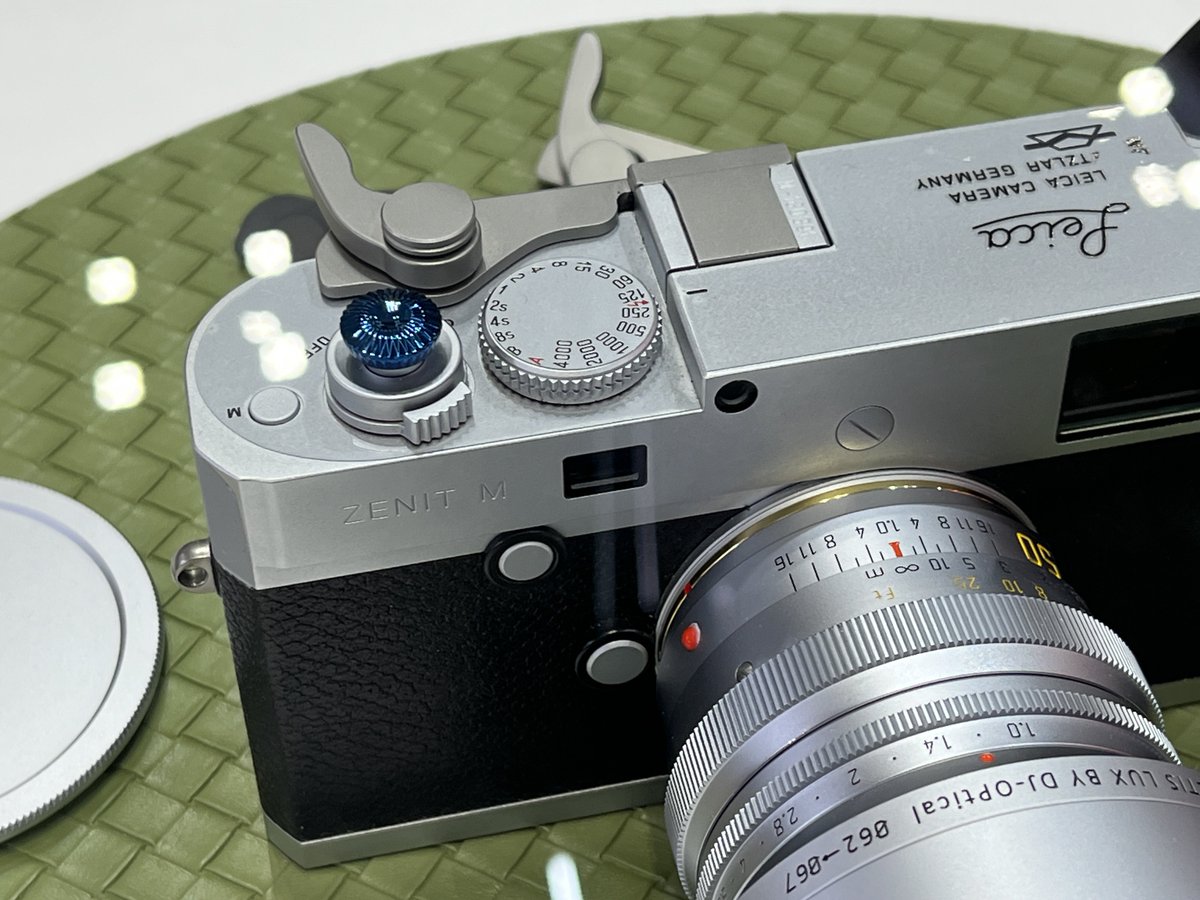 これじゃないタイプの一眼レフ仕様の方のZenit E持ってるけど、ロゴが