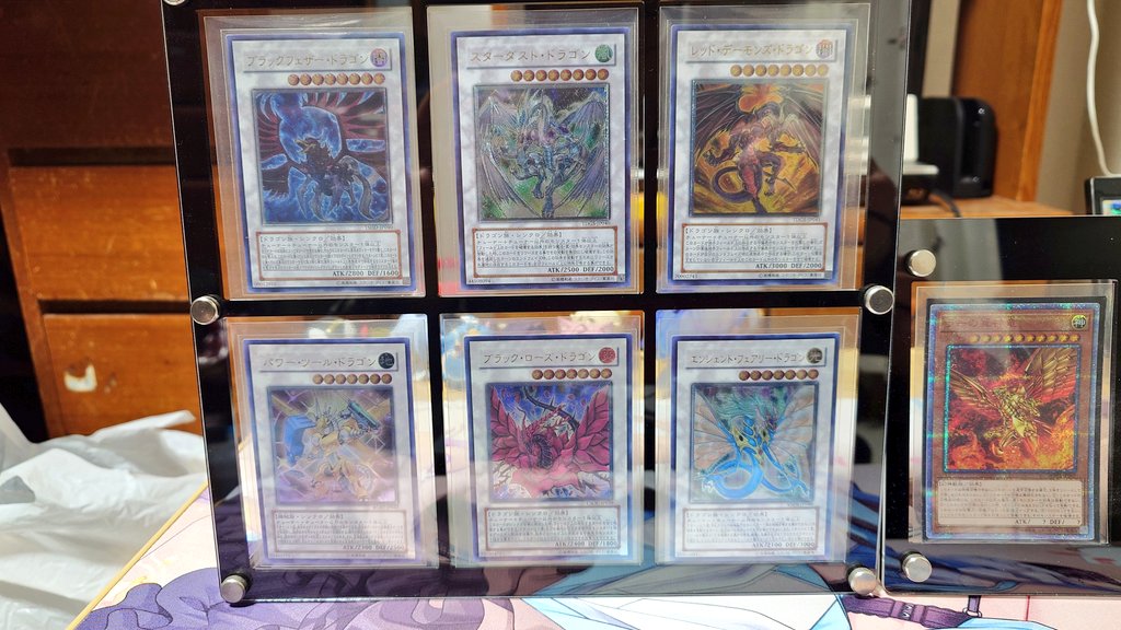 飾ってあったやつを久しぶりに出してみた。 シグナー竜たちのレリーフ✨