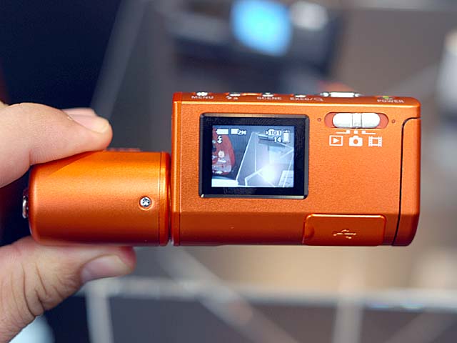 ソニー、サイバーショットUの回転レンズモデル「DSC-U50」