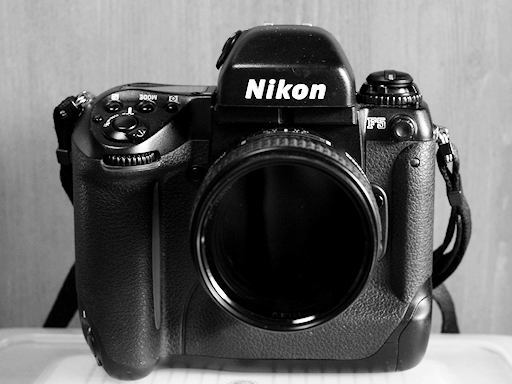 銀塩一眼レフ・クラッシックス（19）NIKON F5 : 【匠のデジタル工房