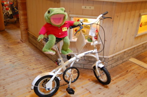 キャプテンスタッグの折りたたみ自転車 : キャンプ・アンド