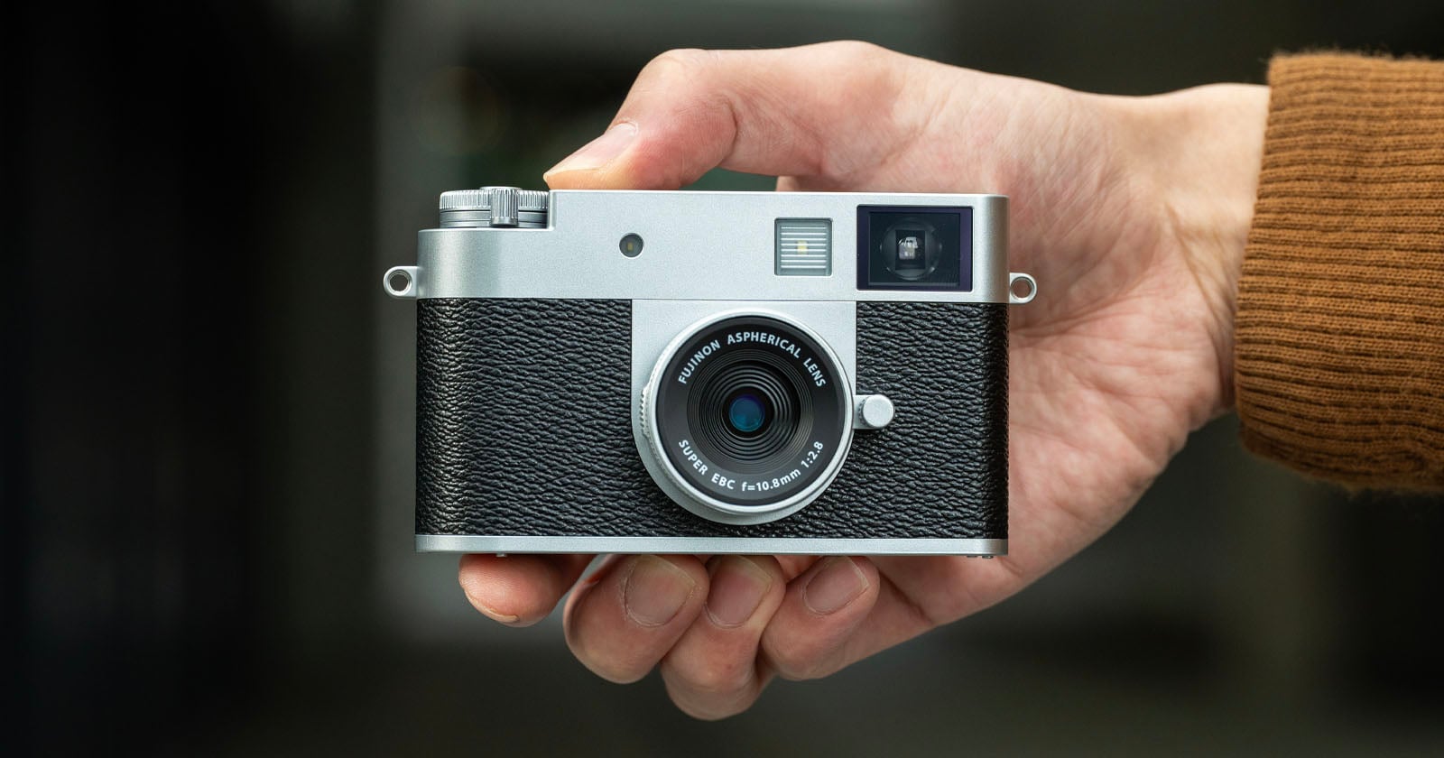 The Fujifilm X half Is a Compact Digital Camera Inspired by Half