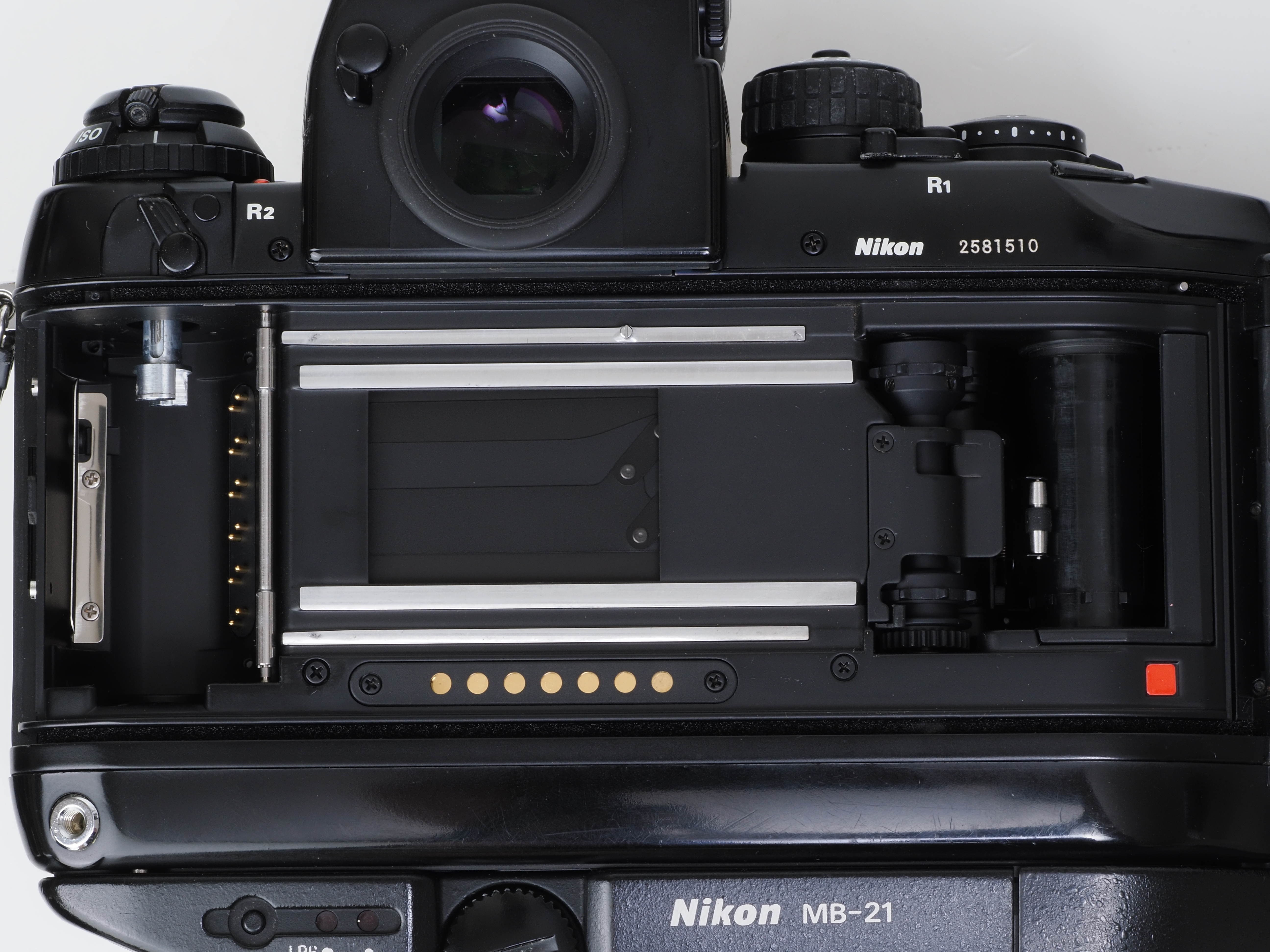 赤城耕一：第42回 とにかくデカくて重たい！モータードライブ内蔵の