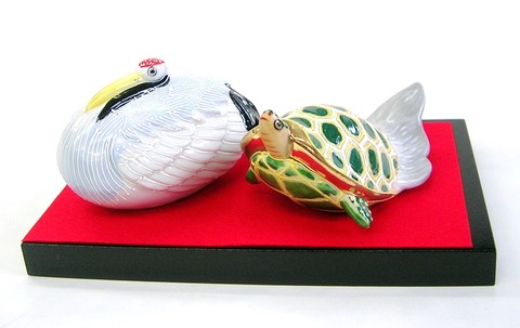 山口陶器店 長寿と結婚記念日の記念品に九谷焼 鶴亀の置物 ＜ 【山口