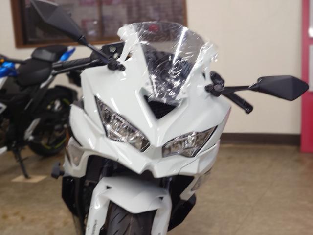カワサキ Ninja ZX－4R SE 最新モデル パールロボティック