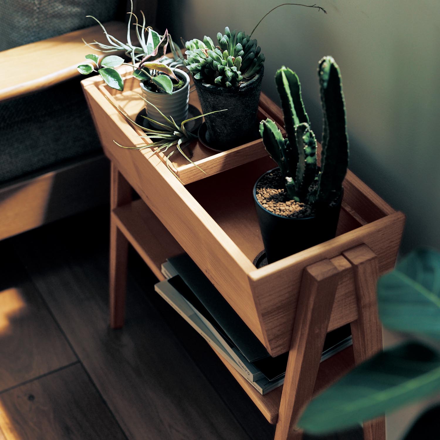 天然木アルダー材でつくったサイドラック（サイドテーブル/リビング