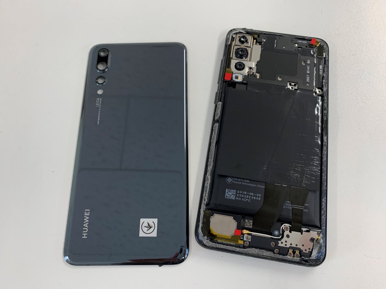 HUAWEI P20Proバッテリー交換値段が8800円と安い！膨張により背面