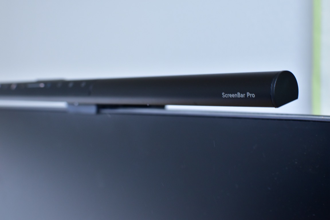 BenQ ScreenBar Pro】デスクに座るだけで自動で点灯してくれるモニター