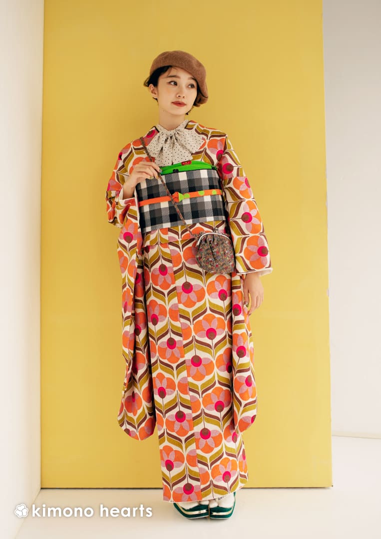 昭和のレトロポップなオレンジ花柄が可愛いオリジナル振袖 | kimono