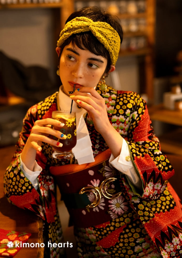レトロモダン】F-MR1｜小花が並んだ昭和レトロ振袖に洋服をMIXした個性