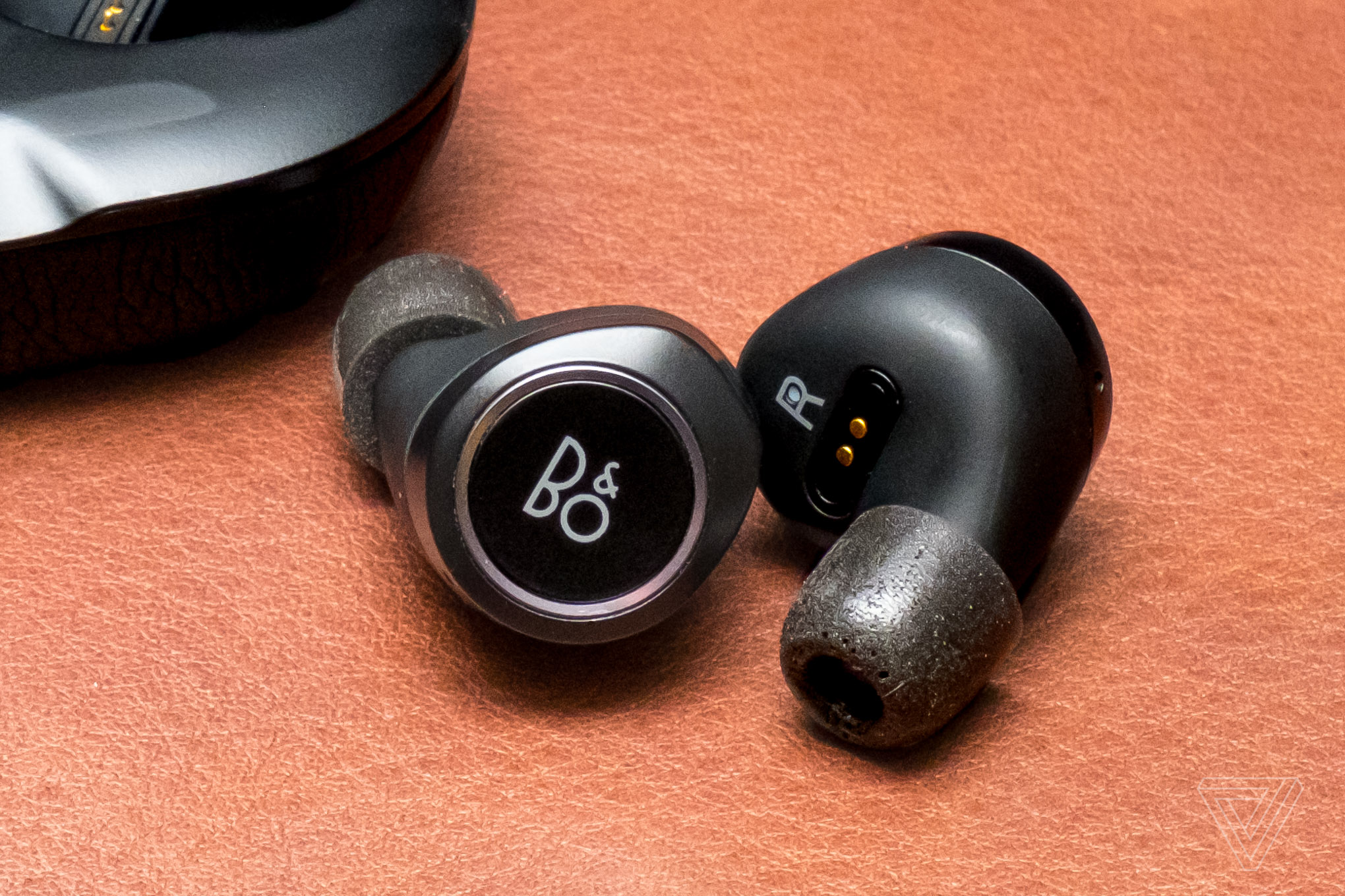 B&O Play Beoplay E8 wireless earbuds review | The Verge