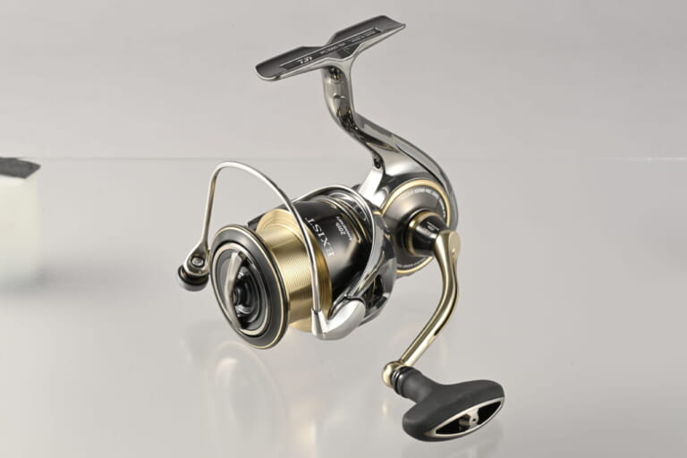 初代を彷彿…」DAIWAのイグジストに“20周年記念”モデルが登場。純正には