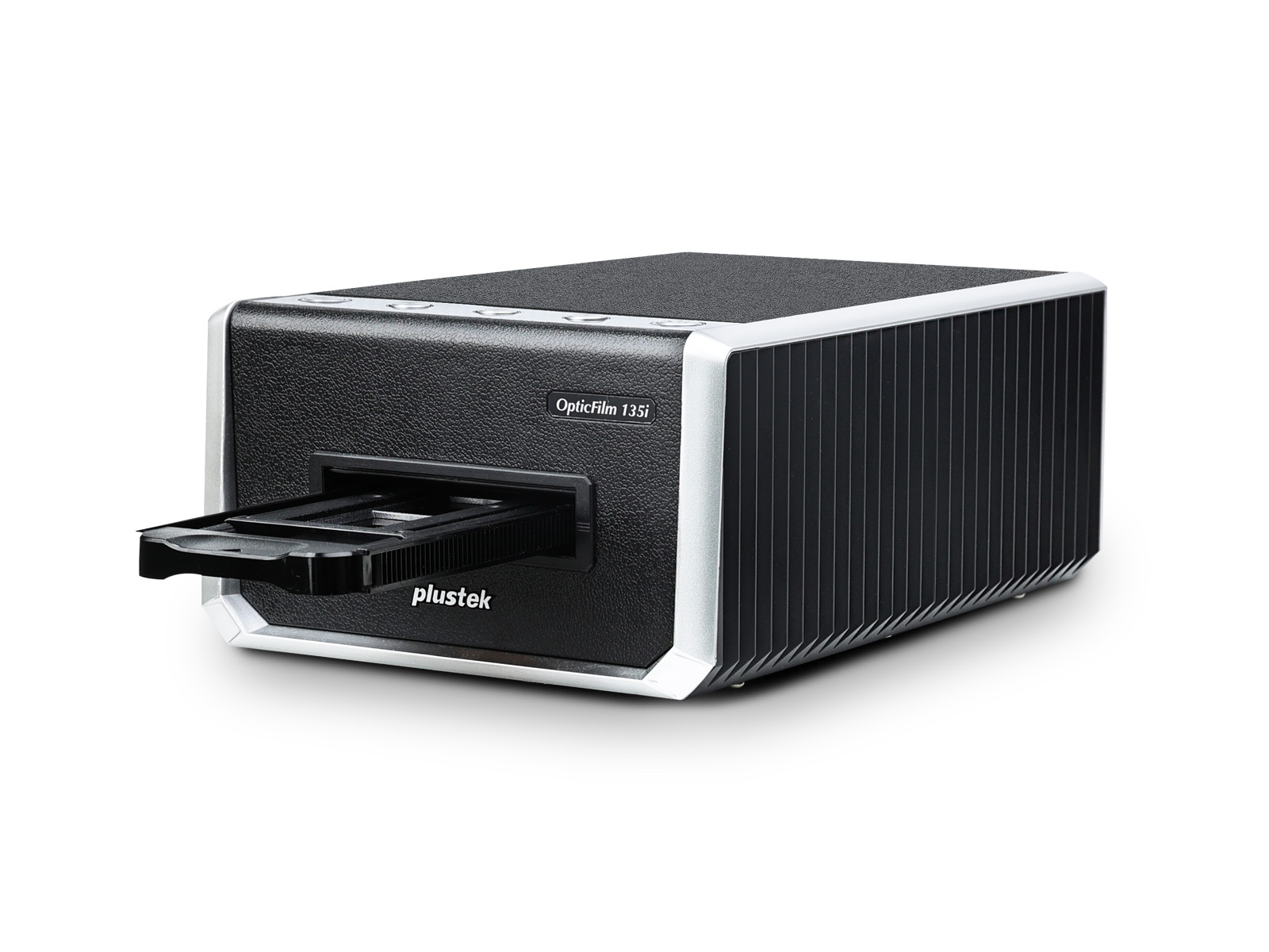 Plustek OpticFilm 135iは、35mmフィルムをデジタルに変換する最も簡単