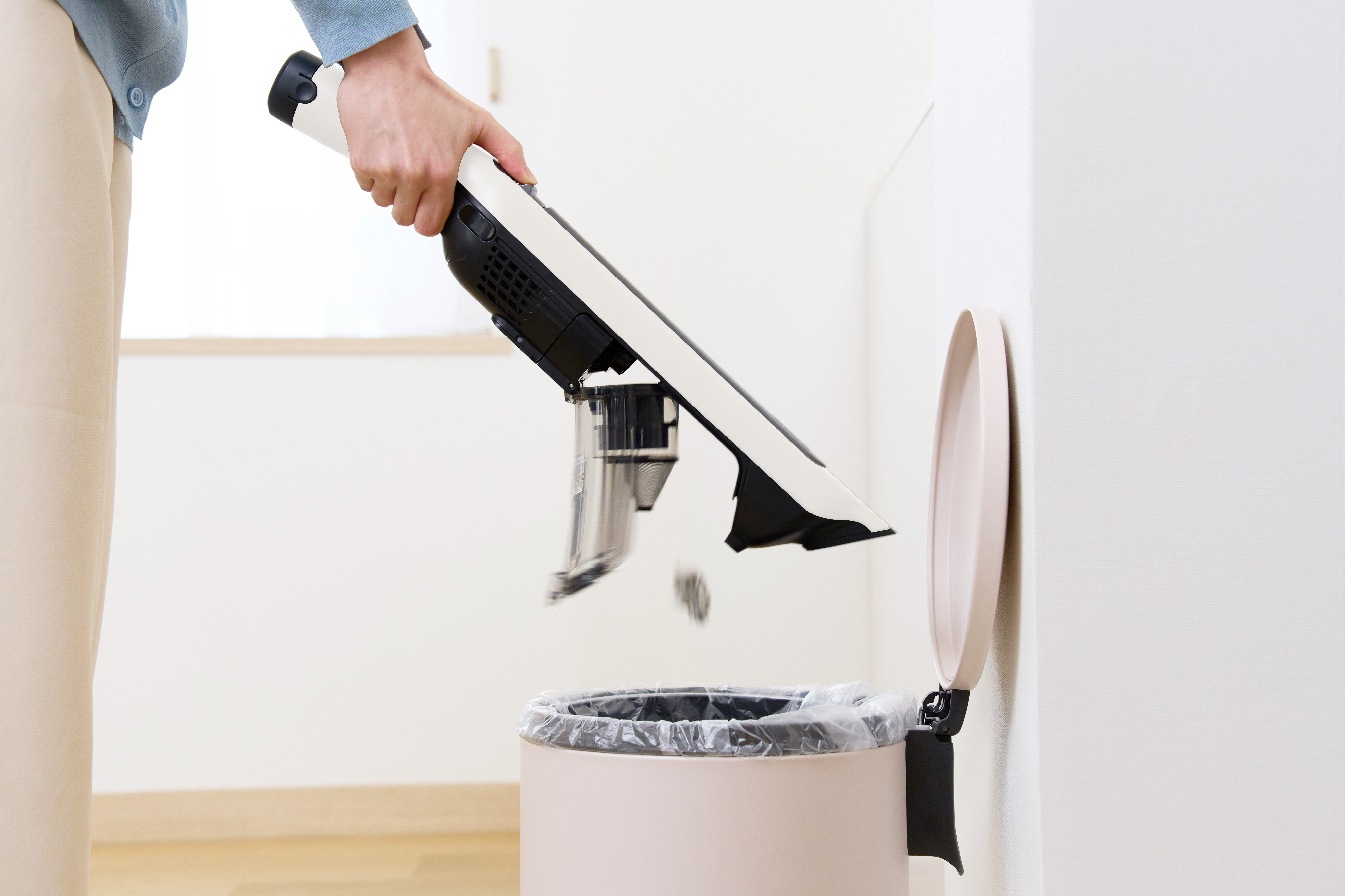 SharkのEVOPOWER® SYSTEMシリーズに「自動ゴミ収集ドック」搭載の