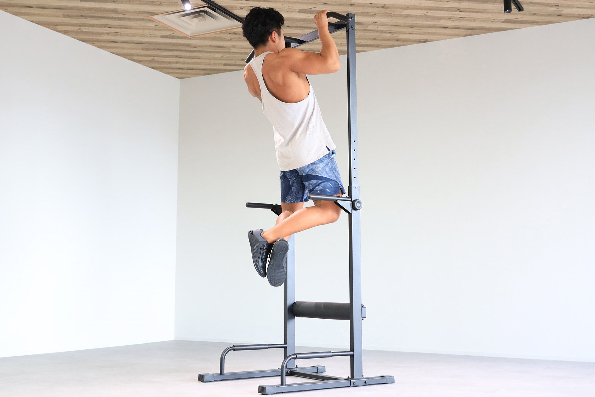 自宅で本格的なトレーニングができるマルチな懸垂器具「チンニング