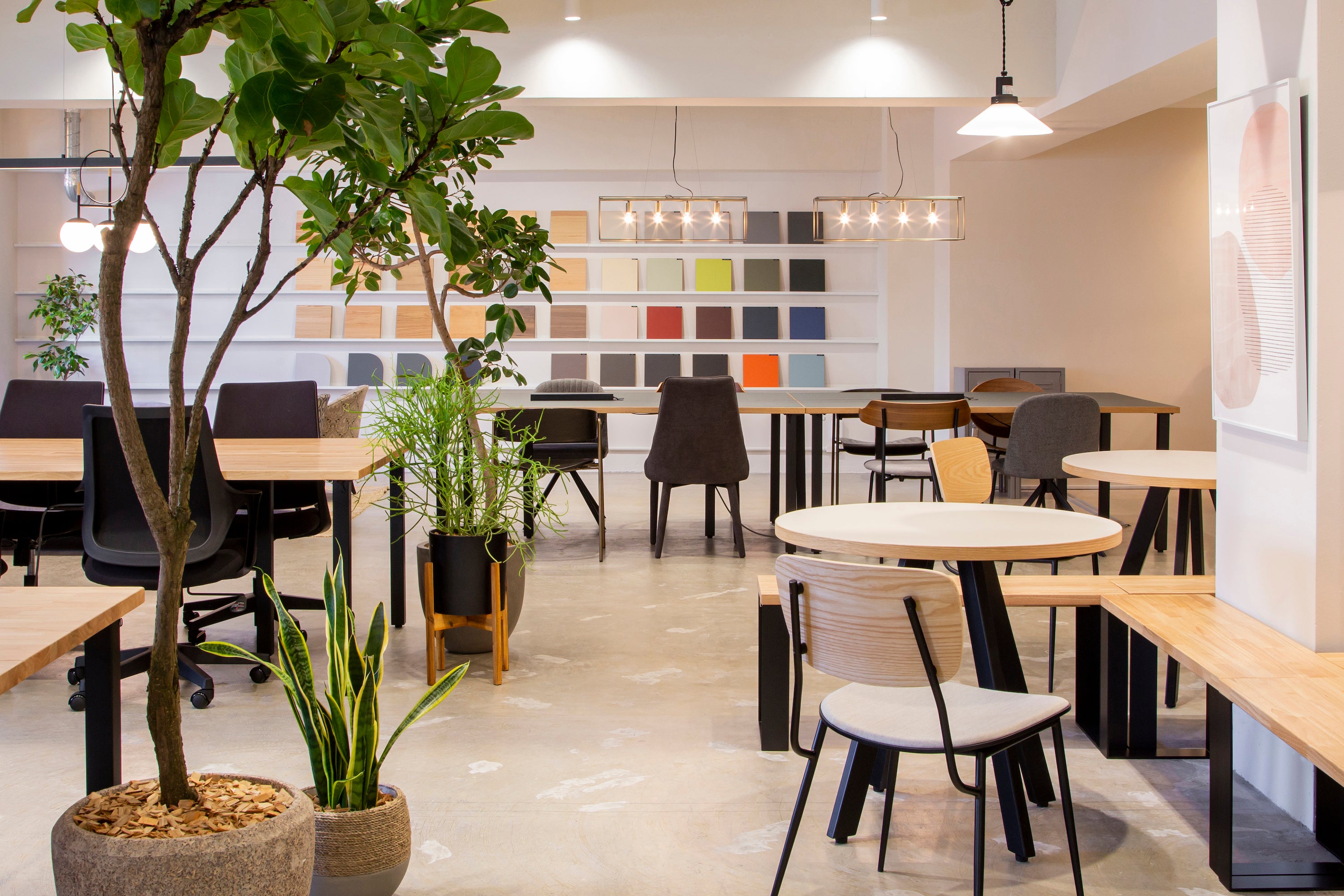 KANADEMONOより、240種類のスツールを発売開始。豊富なバリエーション