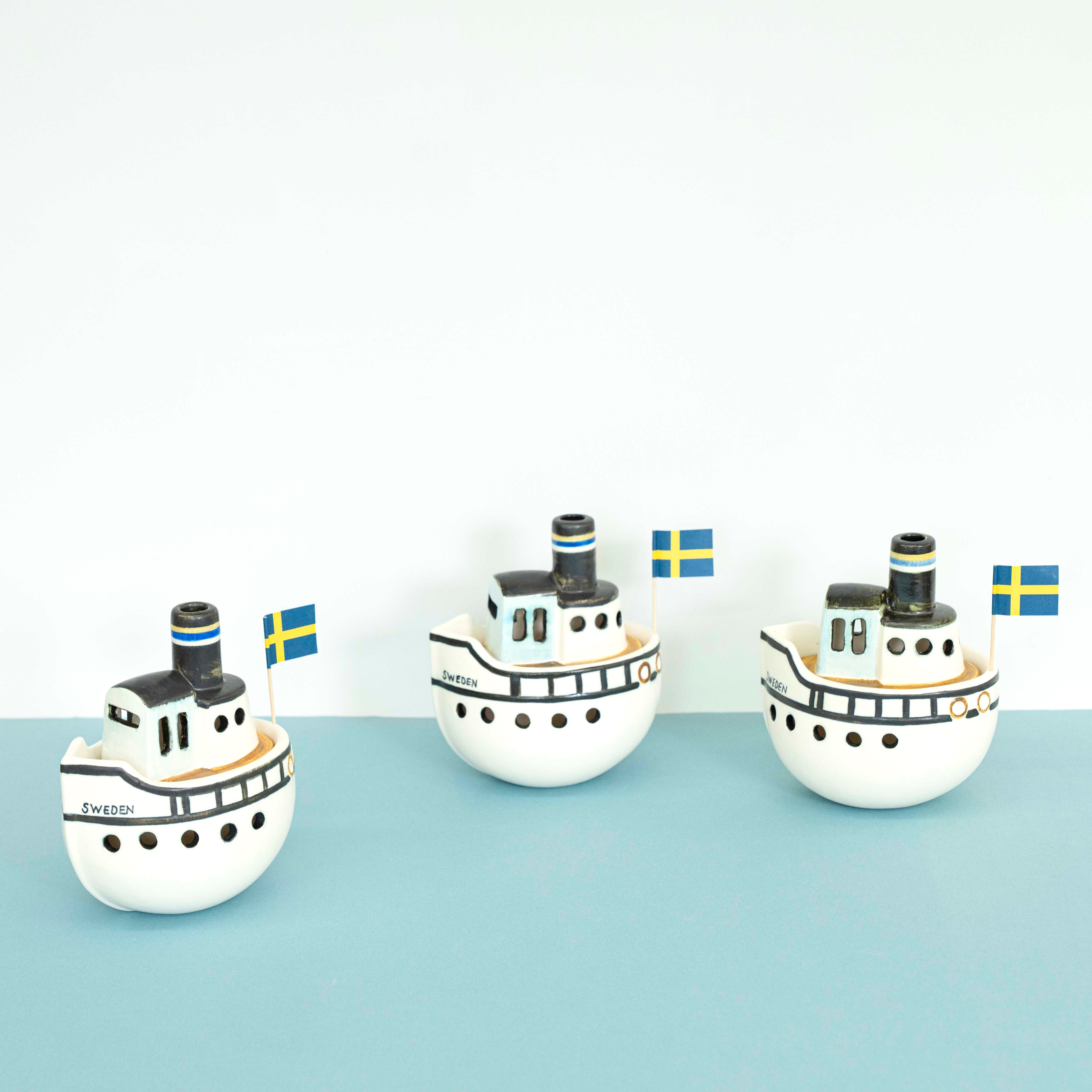 北欧の陶芸家リサ・ラーソンが過ごした港町に浮かぶボートをイメージ