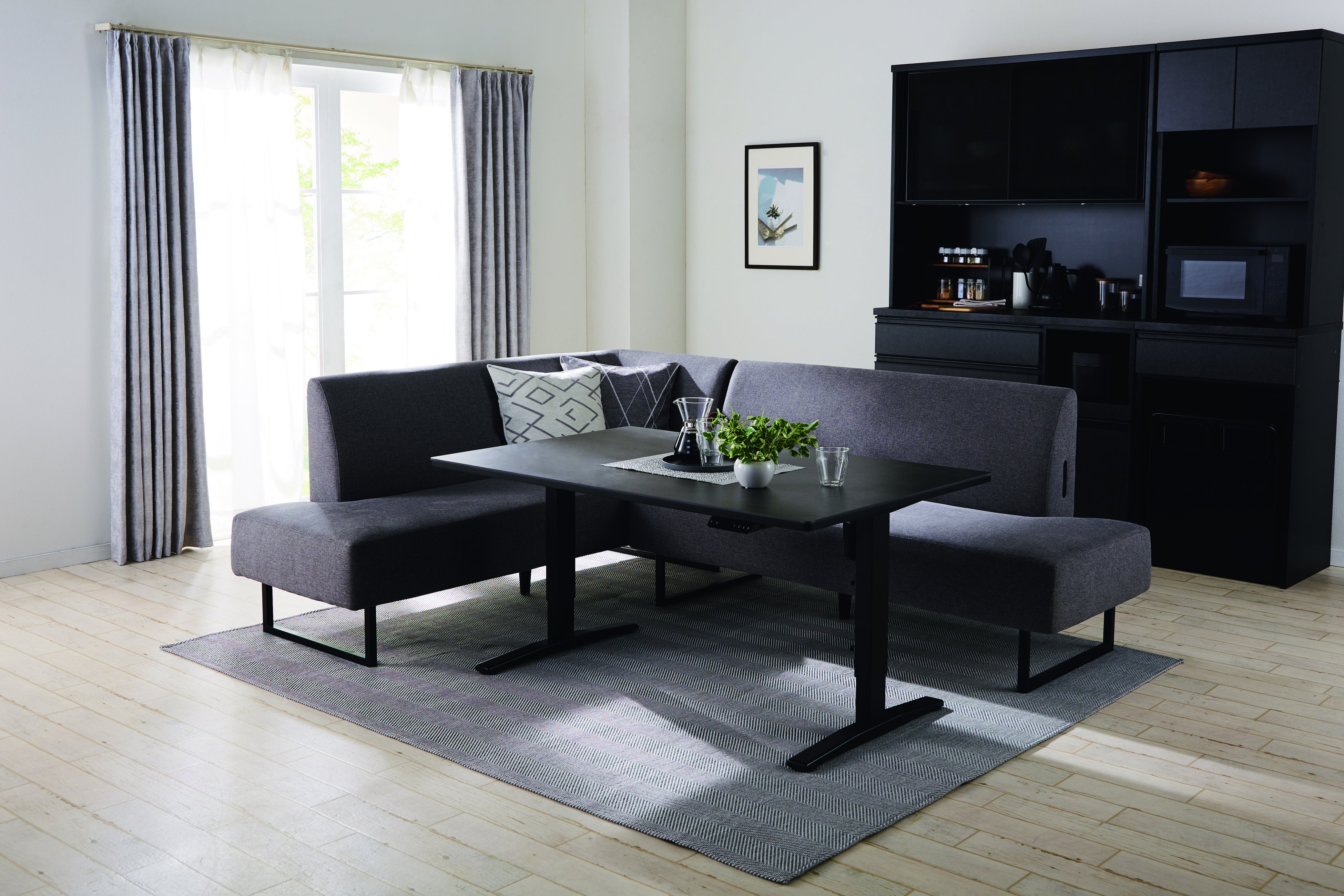 期間限定価格でご提供】セラミック天板の電動昇降テーブルとリビング