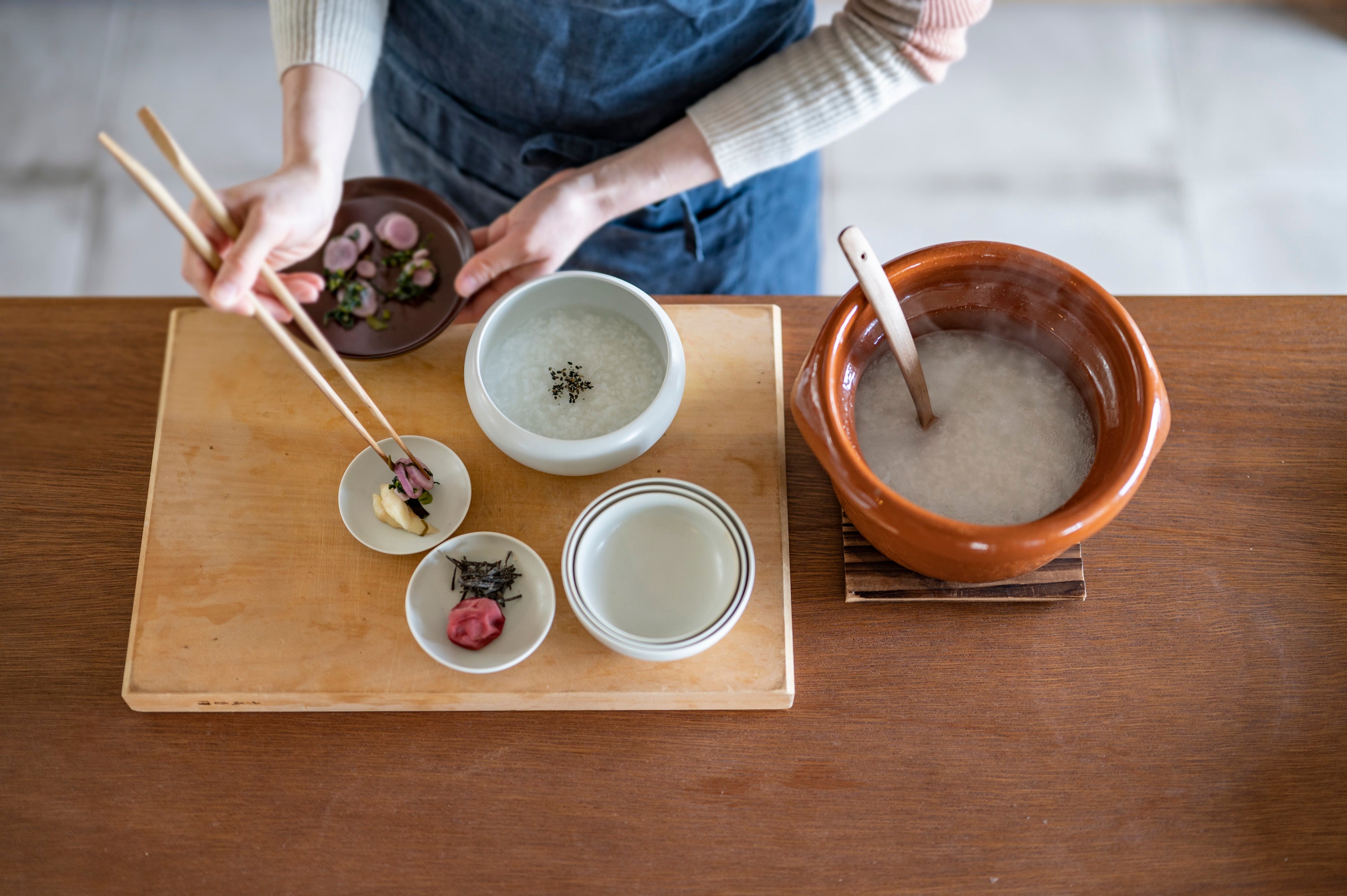 有田焼」窯元との共同製作による磁器製「応量器」 食べるものの量に