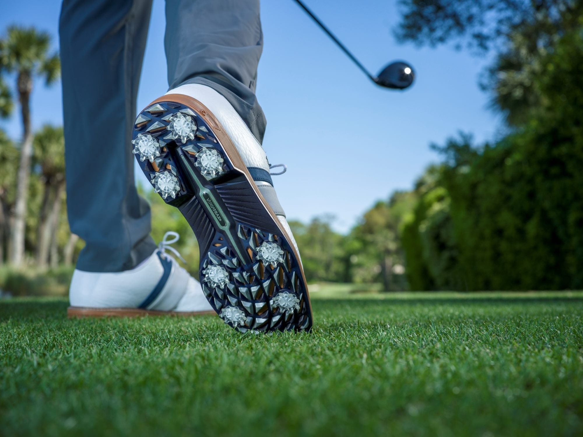 プロゴルフツアーNo.1シューズ※ 天然皮革の「FJ Premiere Series」登場