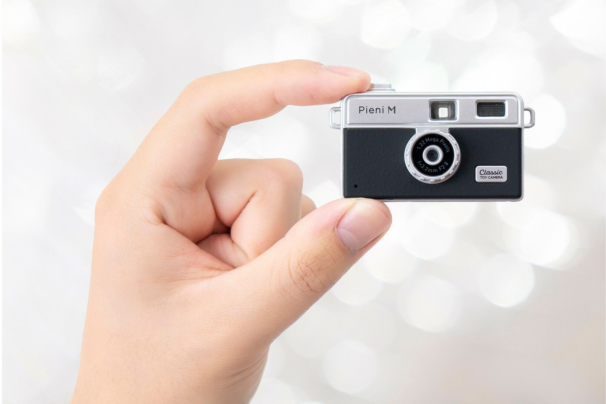 クラシックカメラ風の超小型トイデジタルカメラ Pieni（ピエニ）に液晶