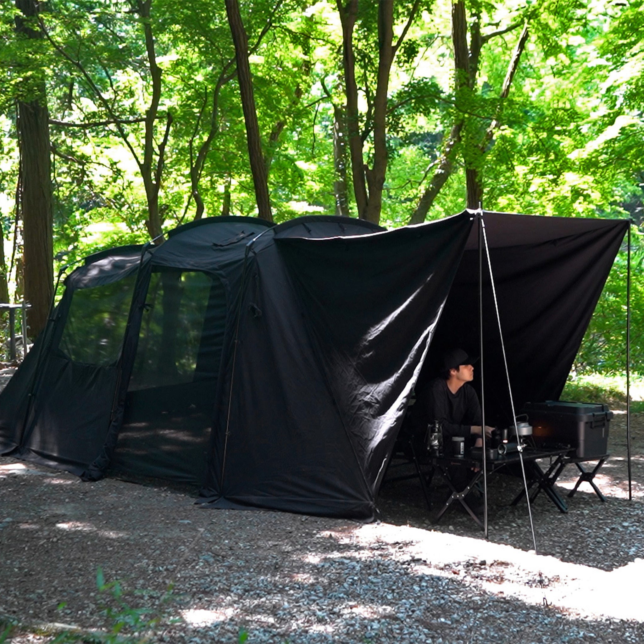 6面がメッシュ窓にできるTC素材のブラック2ルームテントがMakuakeにて