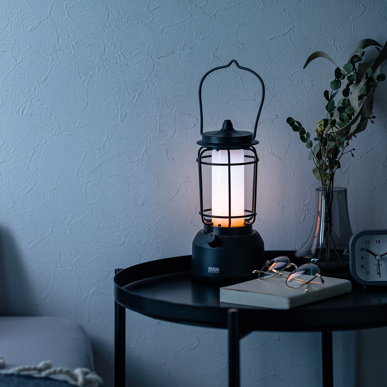 ゆらぎと調光機能でシーンに合わせた雰囲気が出せる充電式LEDランタン