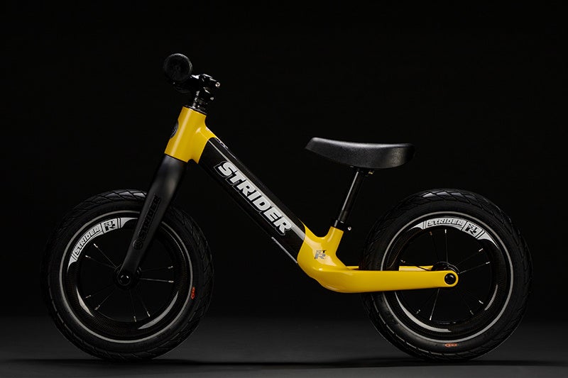 ランニングバイク史上最高級！カーボン製ハイスペックモデル「ST-R」の