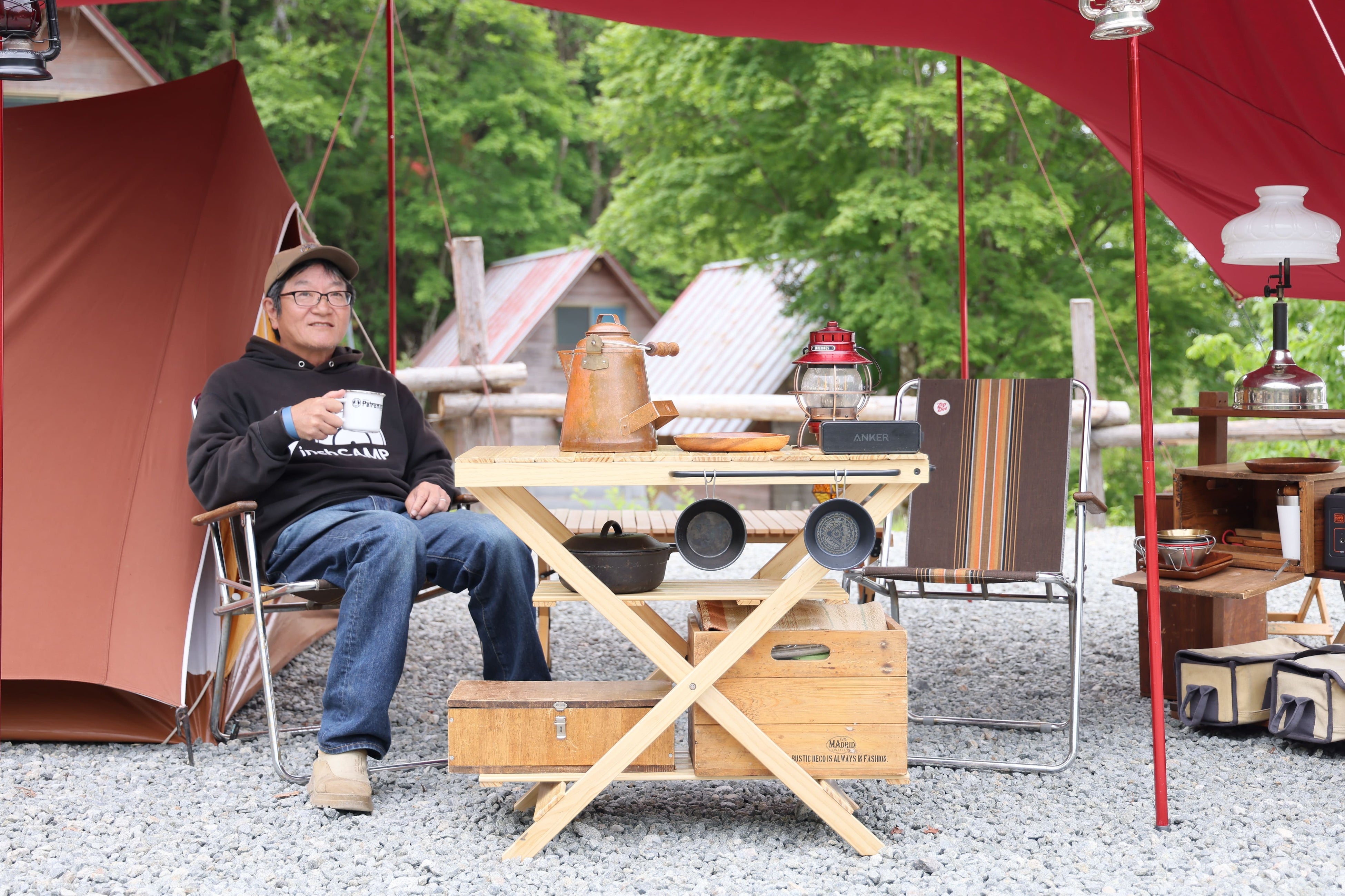 アウトドアブランド「VALVE」、キャンプインフルエンサー びあ