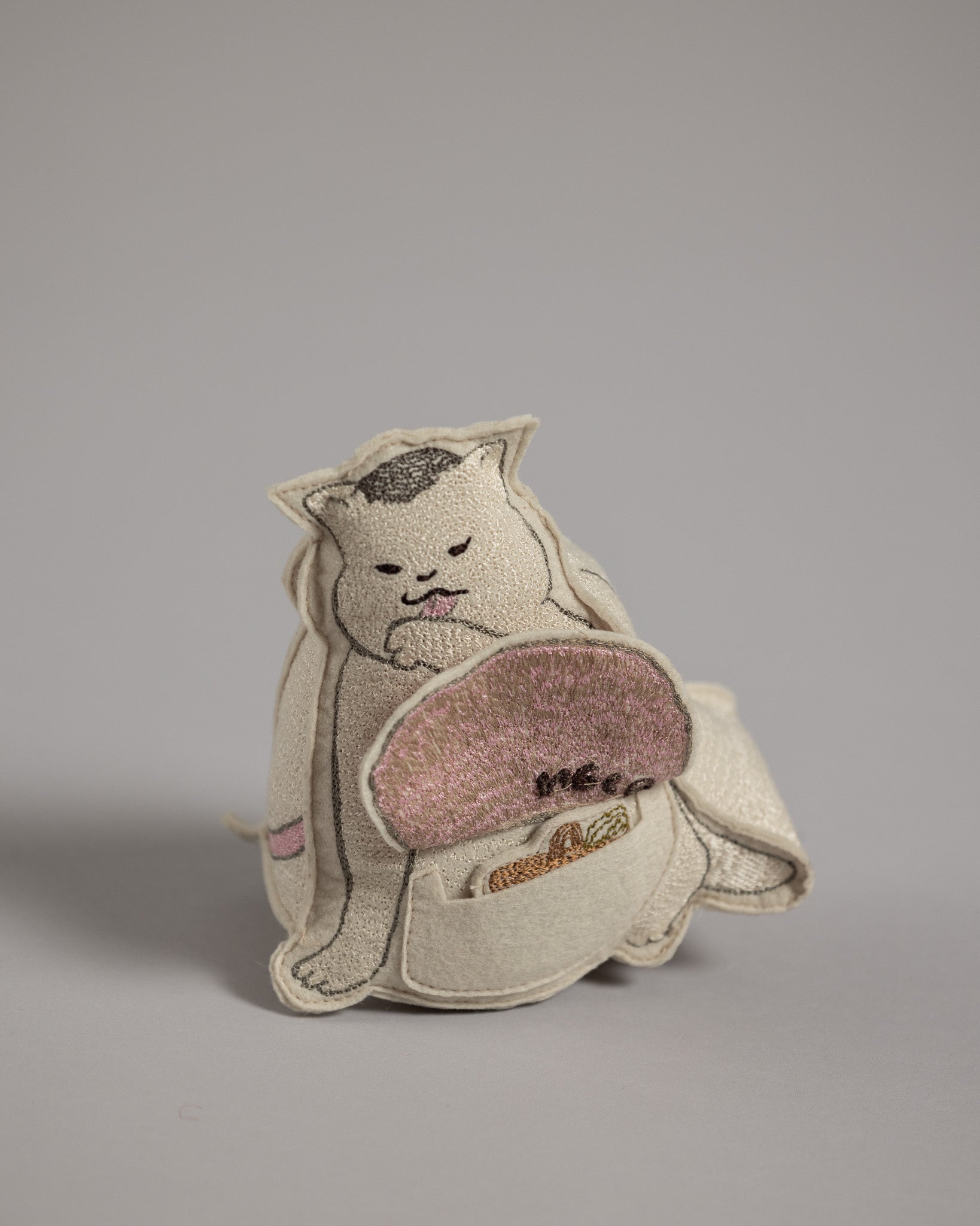 刺繍ブランド「コーラル＆タスク」× 漫画『きょうの猫村さん』の