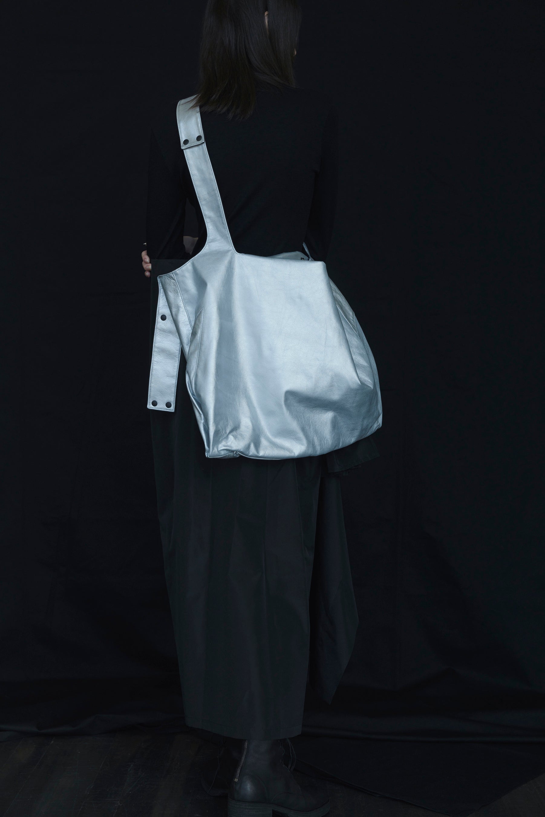 discord Yohji Yamamoto 、冬のカラーで構成される「INFINITE」や