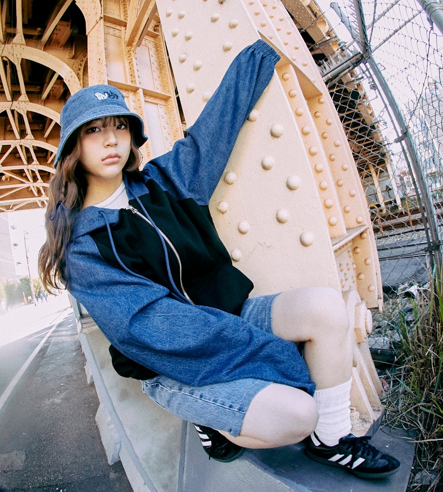 虹プロ出演人気アーティストの「YUNA（ユナ）」と、ポップなフォントや