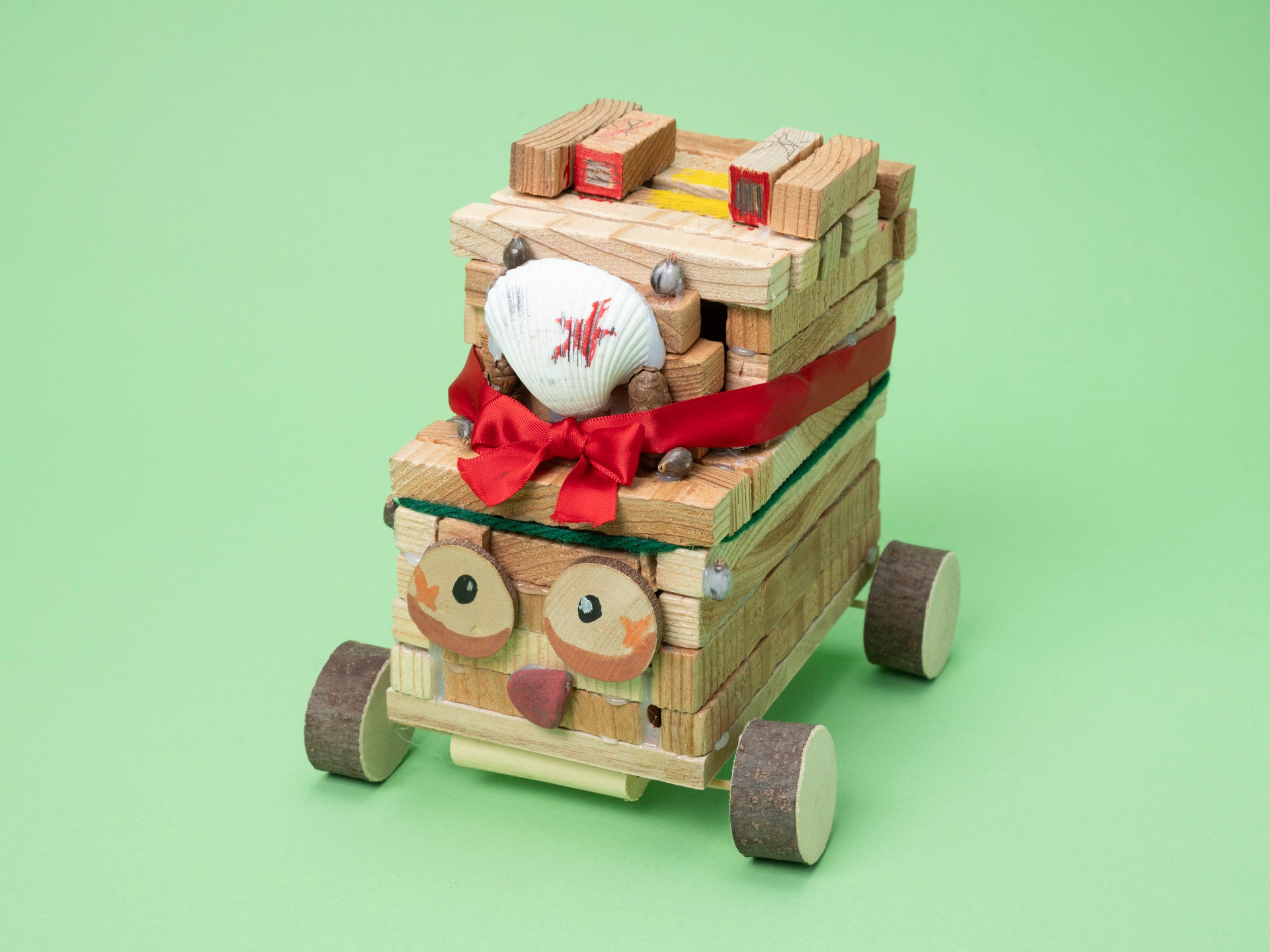 第49回ゆうちょアイデア貯金箱コンクール」 入賞作品展示会をイオン