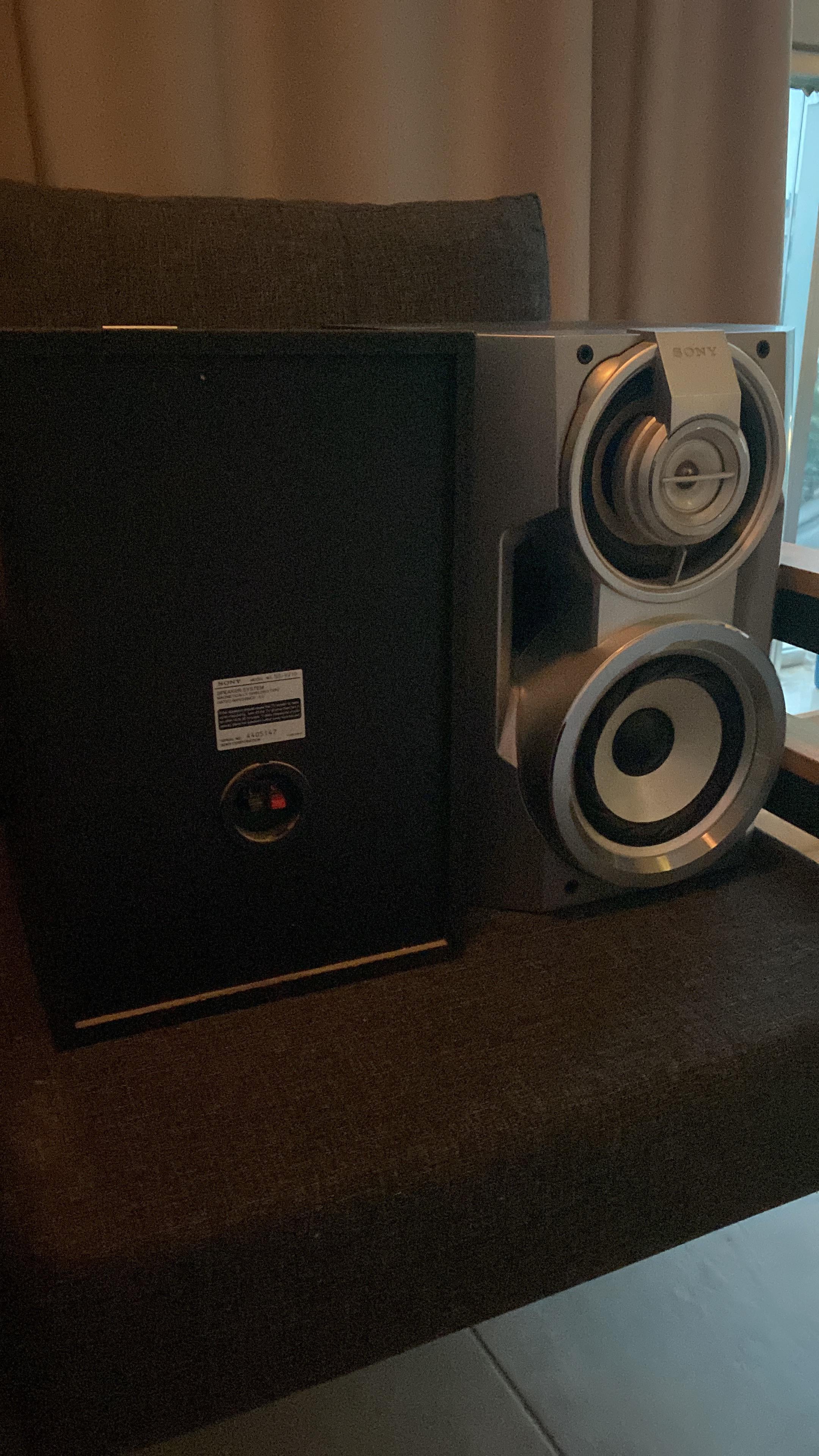 古いソニーのスピーカー見つけたんだけど。何か情報ある？ : r