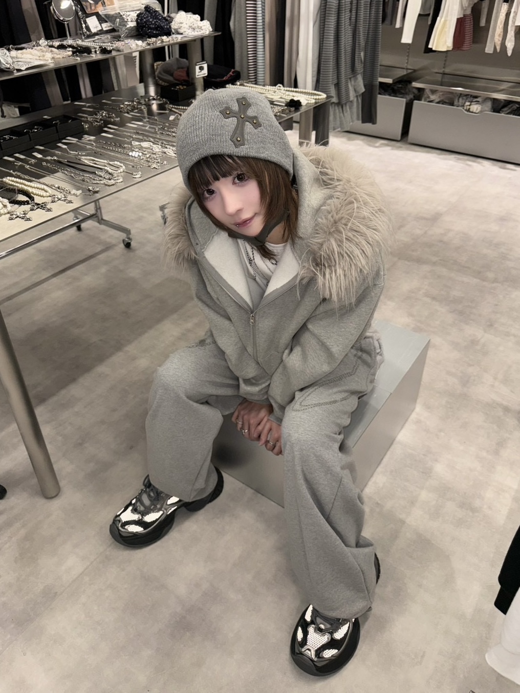 受注制【nmtc +】simple fur zip up hoodie 【エヌエムティーシー