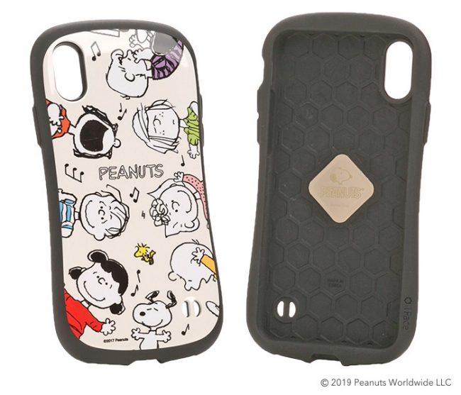 スヌーピーなど「PEANUTS」のキャラクターをデザインした「iPhone XS