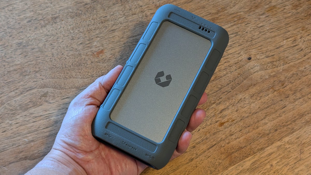 最大16TBを手軽に持ち運べるポータブルNAS「UnifyDrive UT2」レビュー