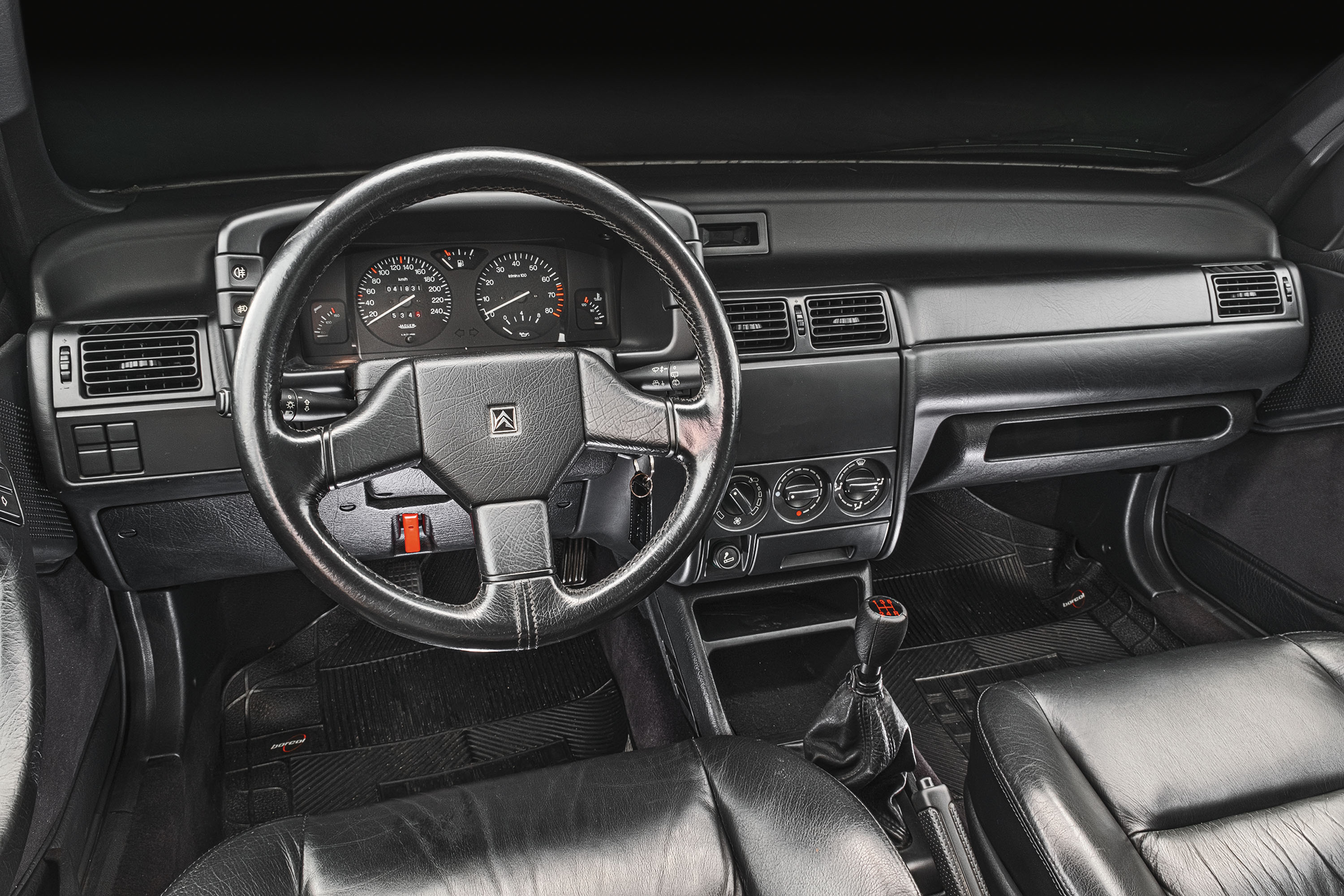 Citroën ZX nasceu dos ralis para brigar contra VW Golf e Fiat Tipo