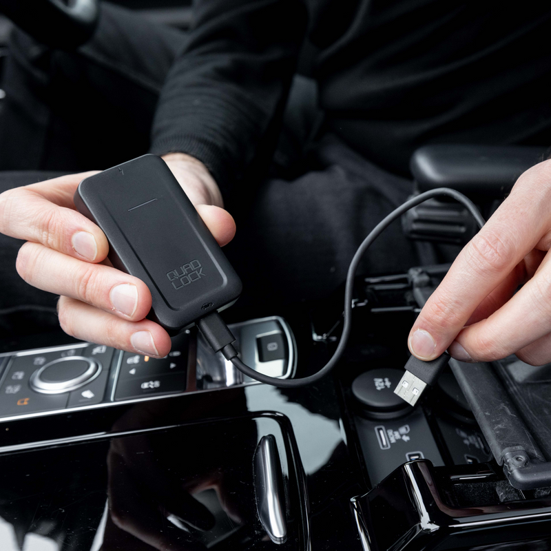 自動車用ワイヤレス カープレイアダプター｜クアッドロック