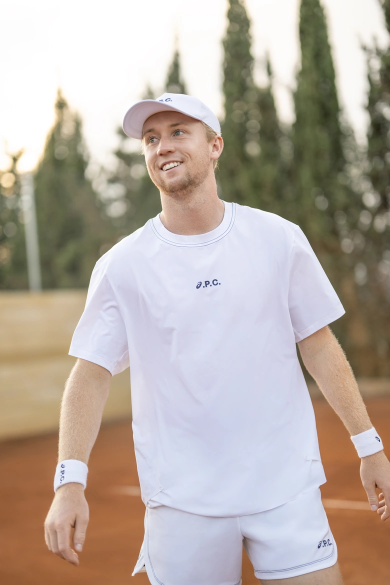 ASICS × A.P.C.のコラボレーションから新作テニスコレクションが発売