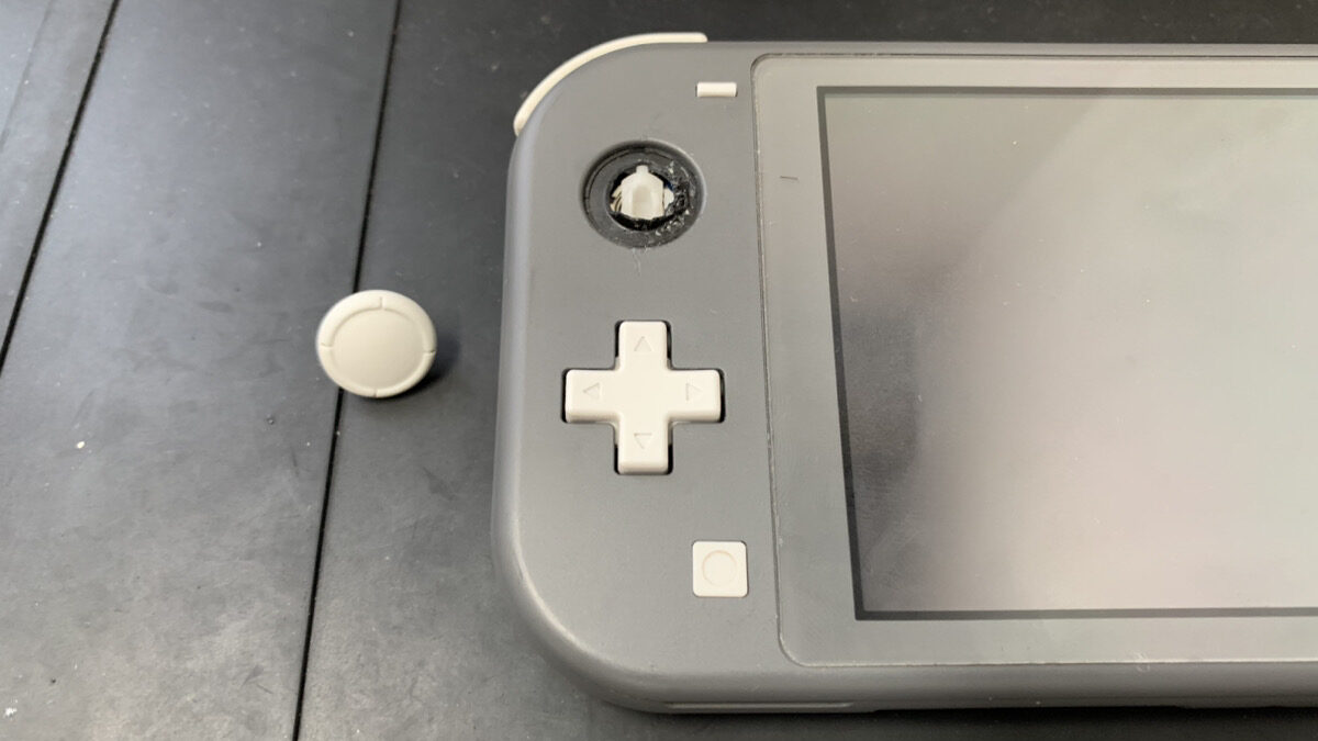 落下の衝撃で左スティックが折れたNintendo Switch Liteの修理依頼