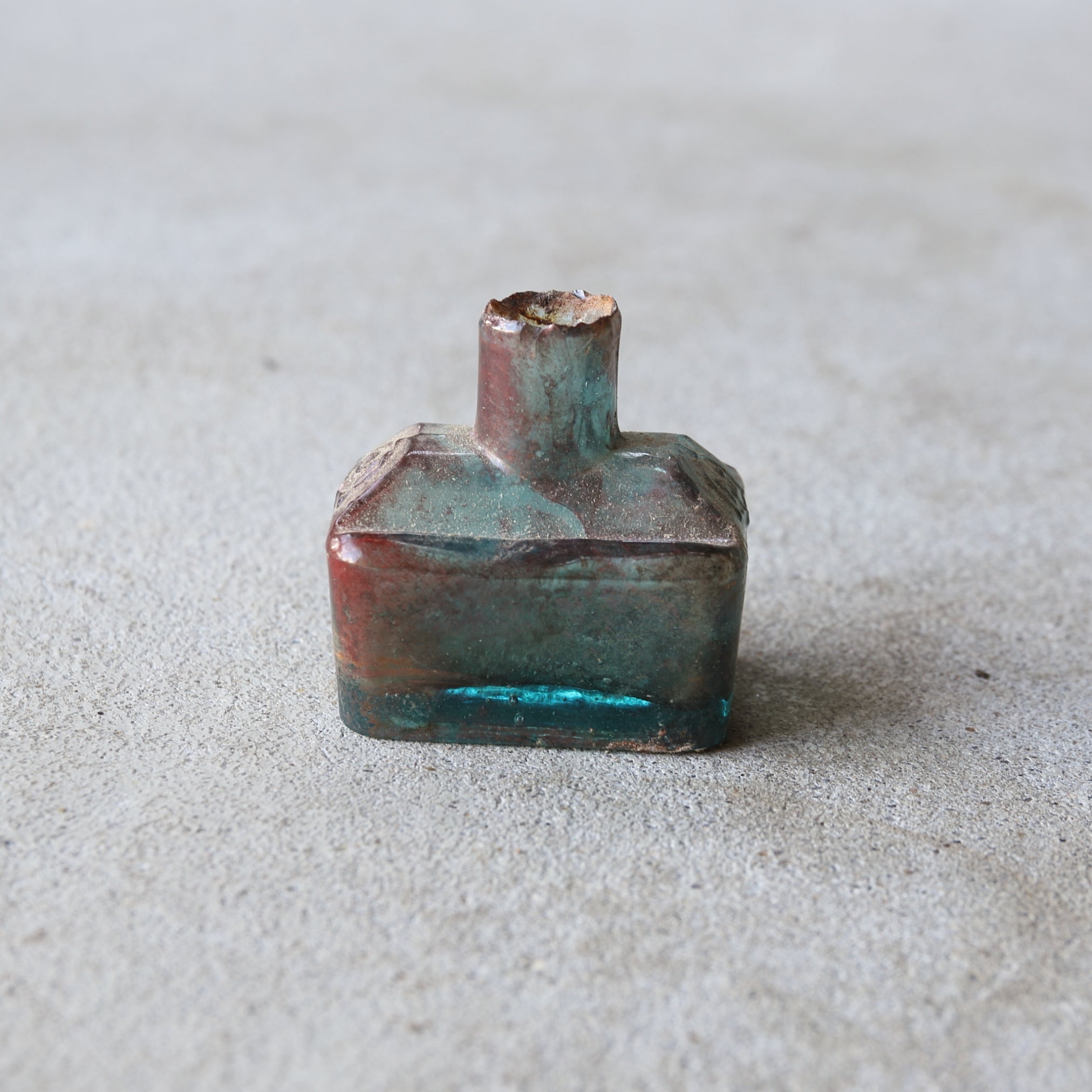 英国アンティーク ガラス瓶（近世：16–19世紀） | 入蘆花（ロカニイル）