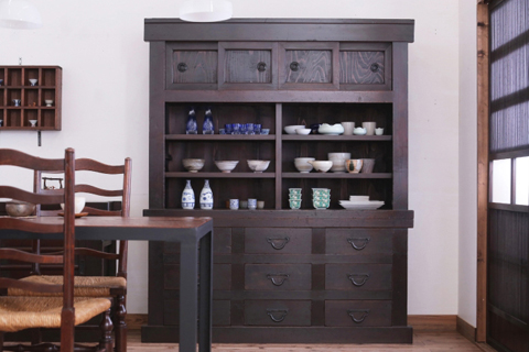 古民家におすすめの家具はこれ！時代箪笥とテーブル・ソファ25選