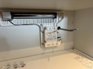 No.17743〉港北区 カップボード据付 蒸気排出ユニット取付 内線工事